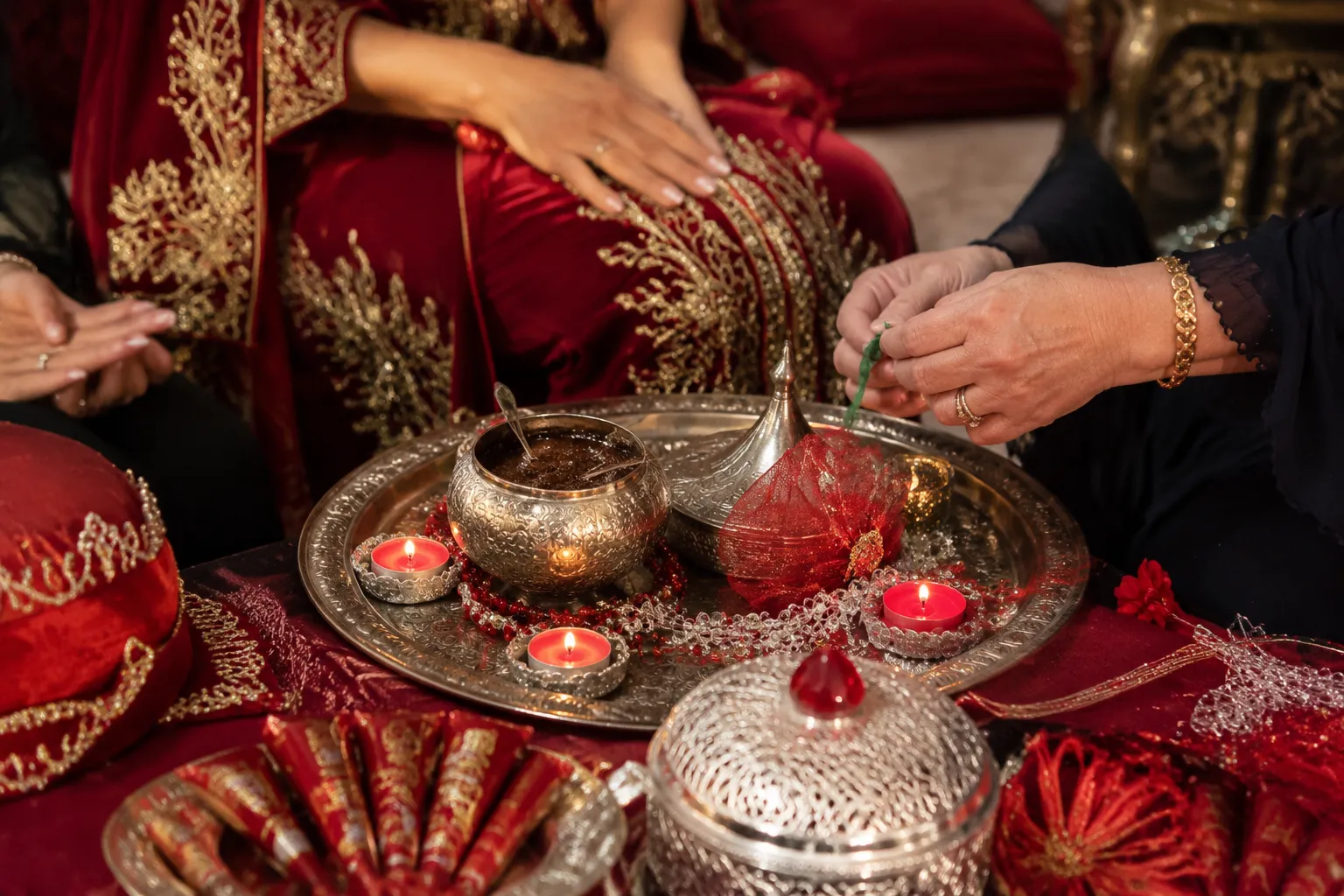 Henna tray and candles prepared for a Turkish kına gecesi farewell ritual